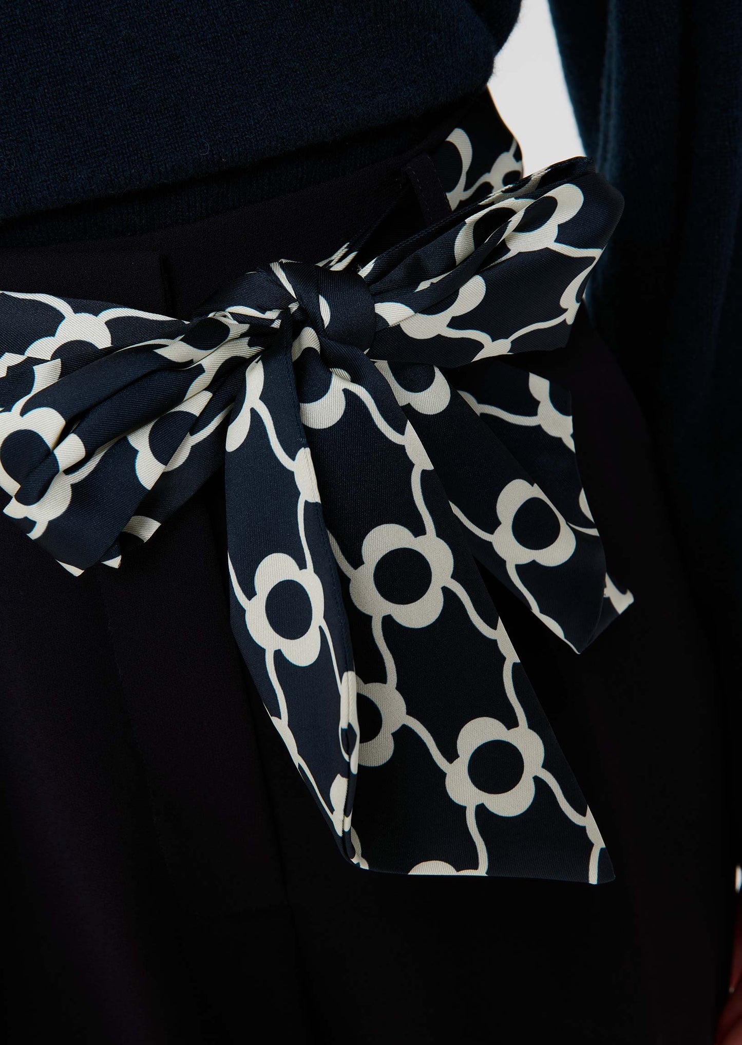Midnight-blue scarf belt with ecru flowers.