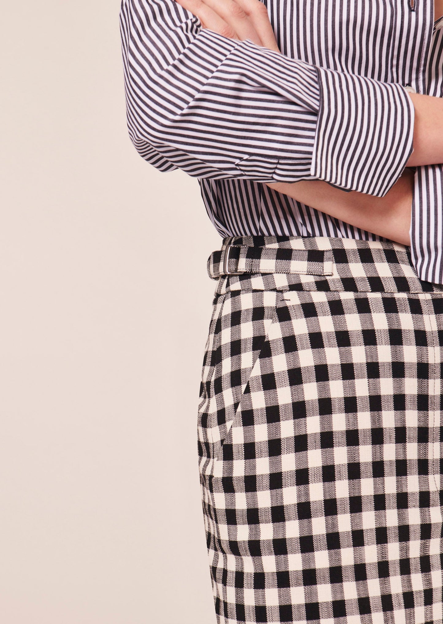 Pencil cut black gingham skirt with two side pockets.