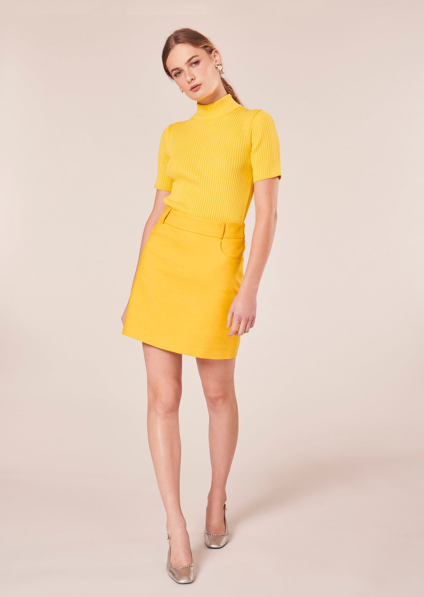 Modern yellow skirt with two side pockets.