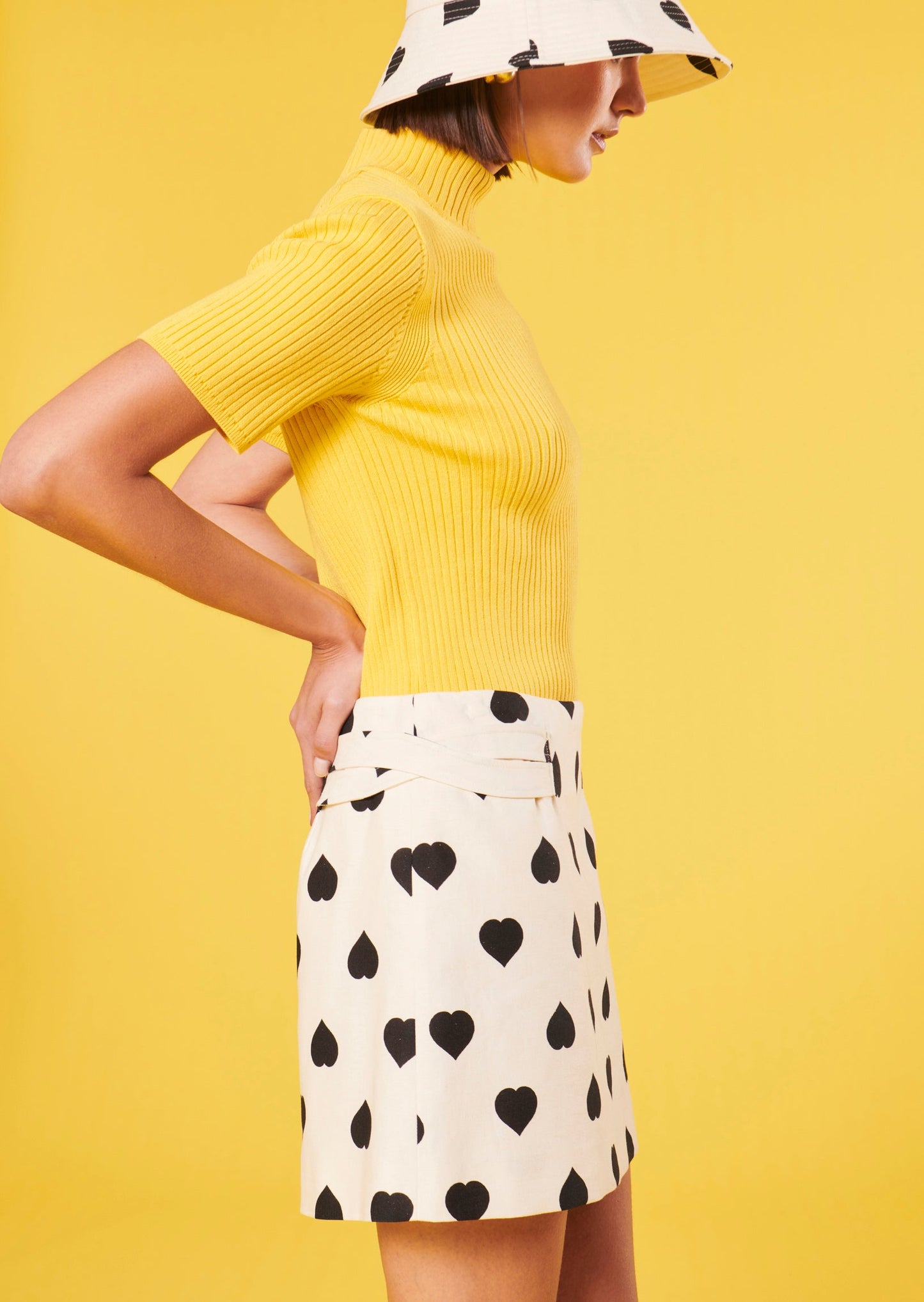 Short ecru skirt with yellow short sleeves top.