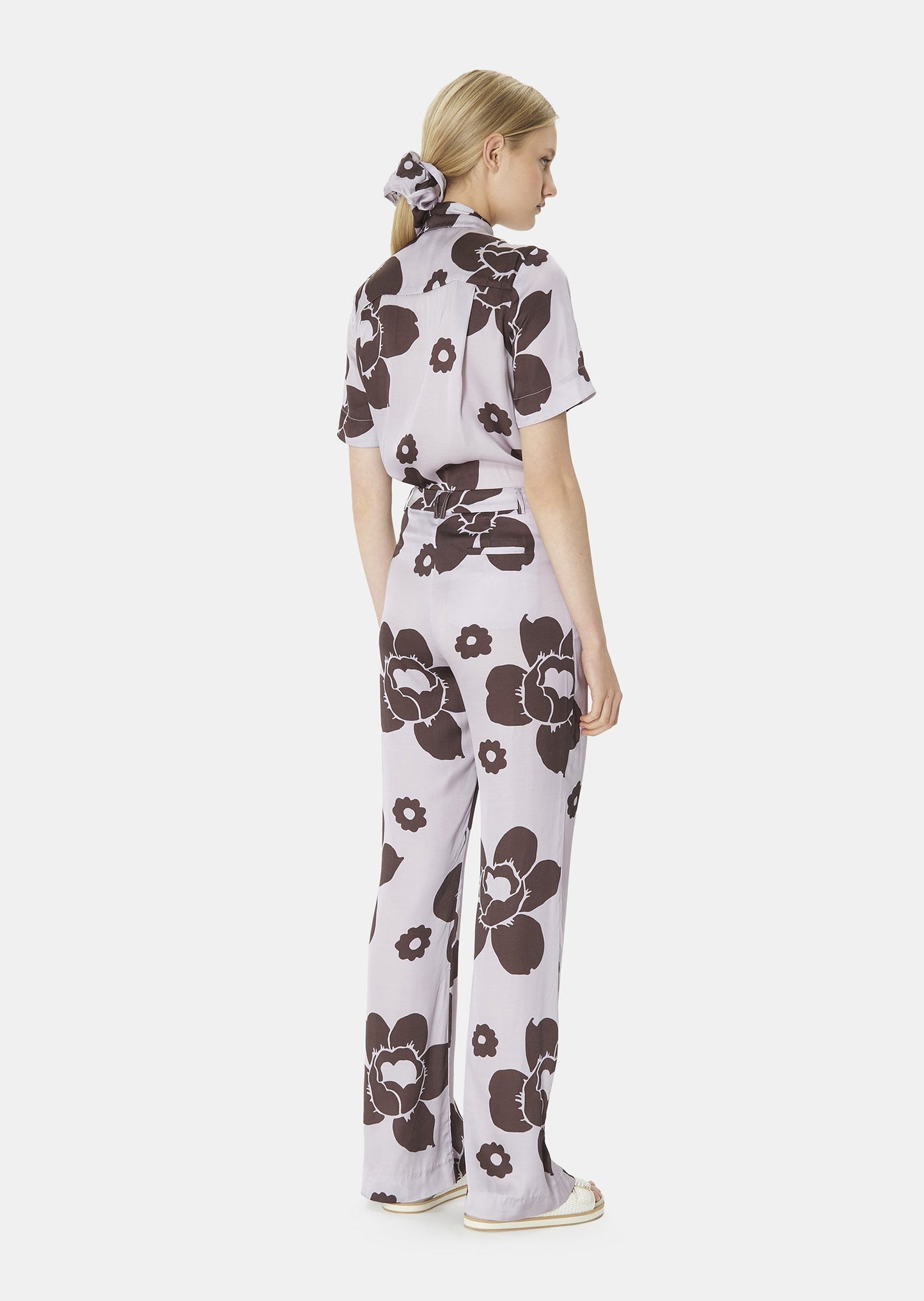 Comfortable Floral Satin Pants with High Waist and Zip Closure.
