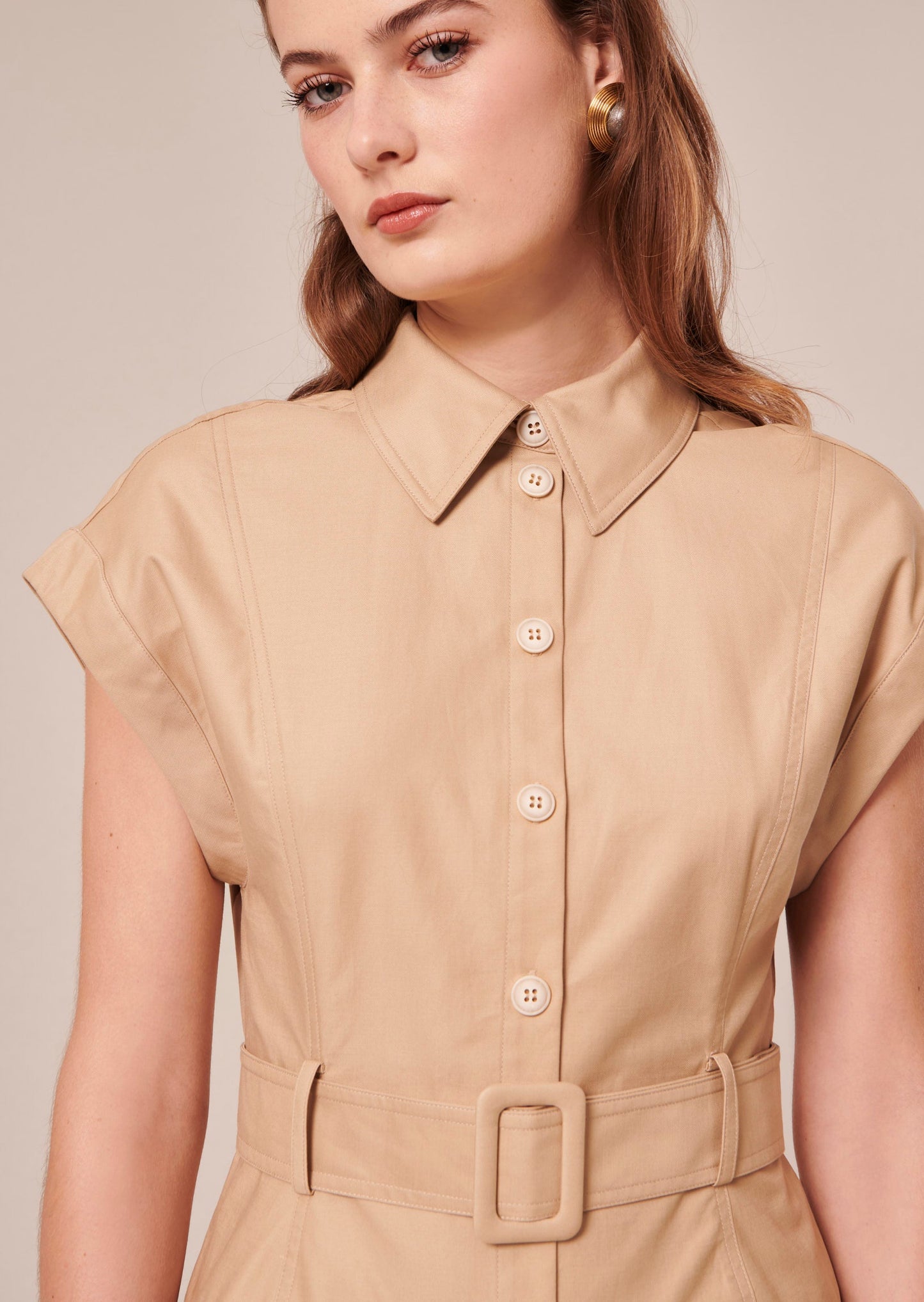 Mid-Length Beige Dress with Shirt Collar and Button-Front Closure.