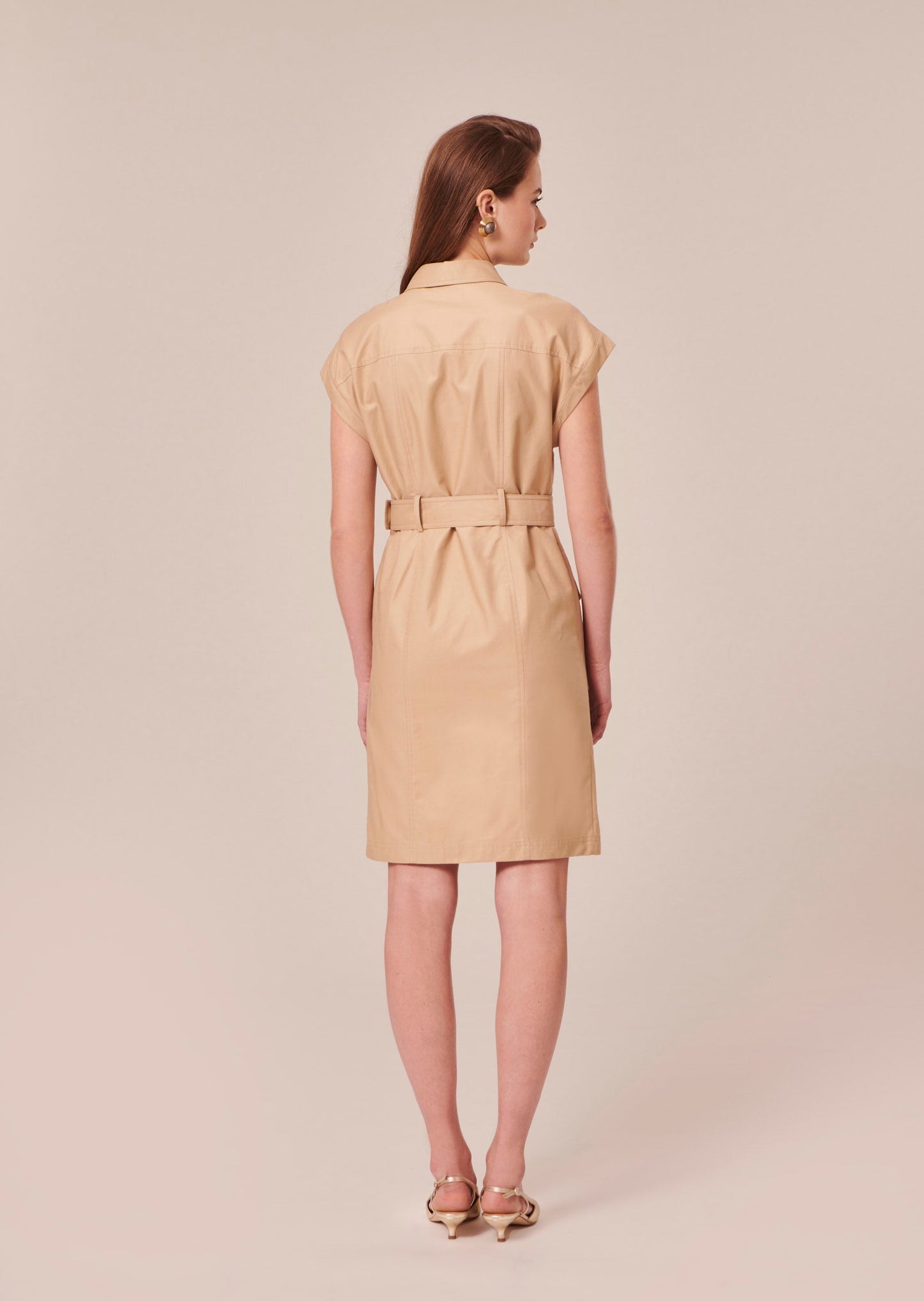 Comfortable Beige Dress with Short Sleeves and Belt.
