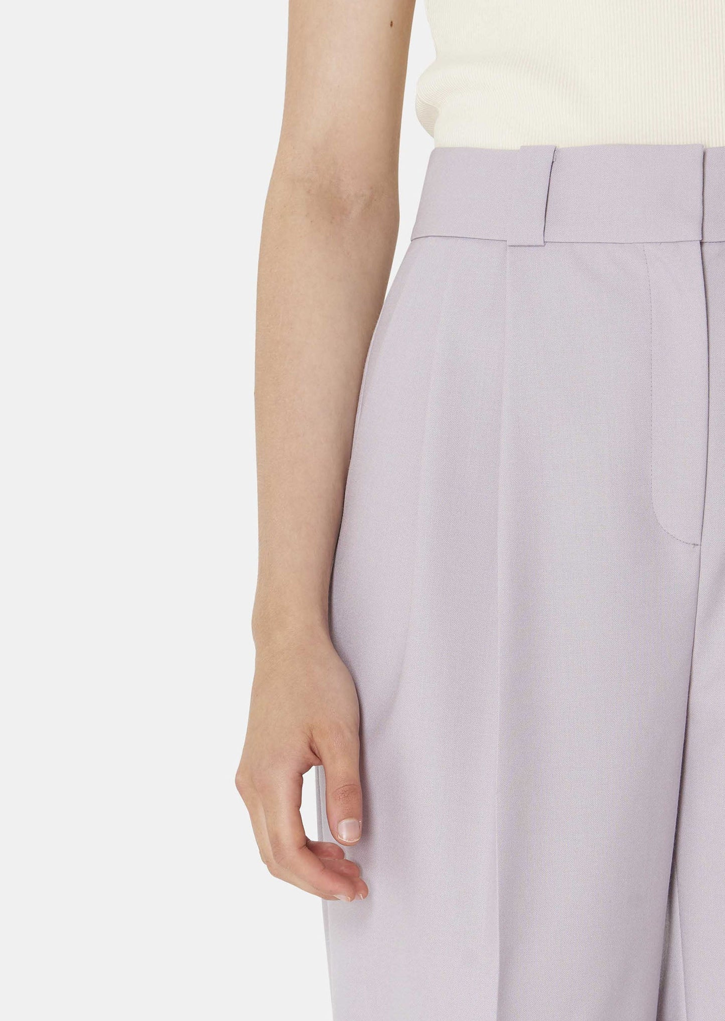 Mid-Rise Shorts in Light Purple with Straight Leg and Zip Closure.