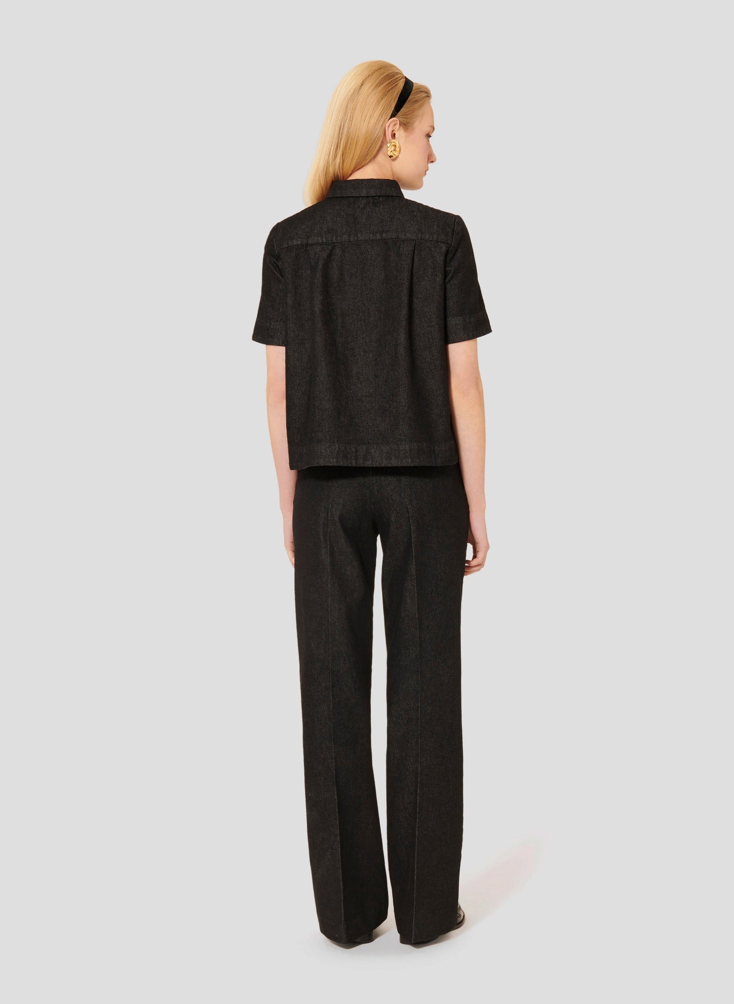 Black denim short sleeves shirt with matching black denim jeans.
