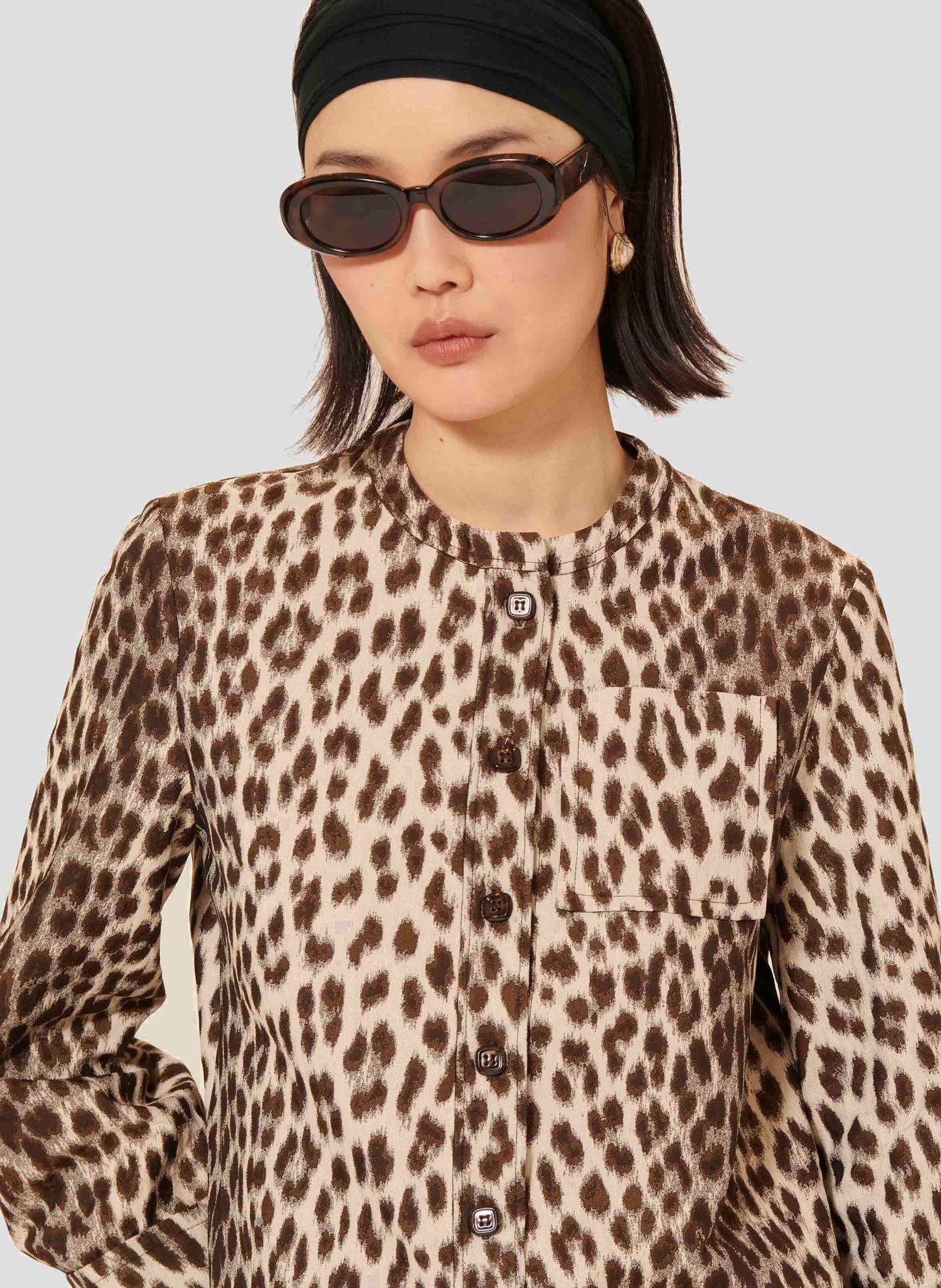 Women's brown leopard shirt with straight cut and round collar and square buttons.
