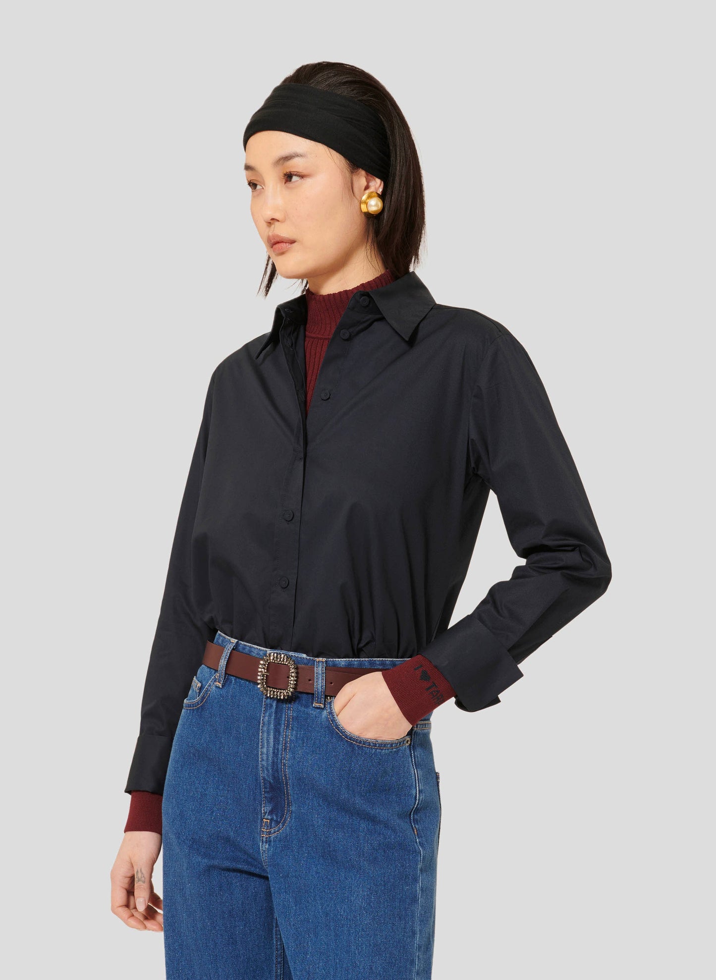 Tara Jarmon women navy cotton poplin long sleeves shirt.