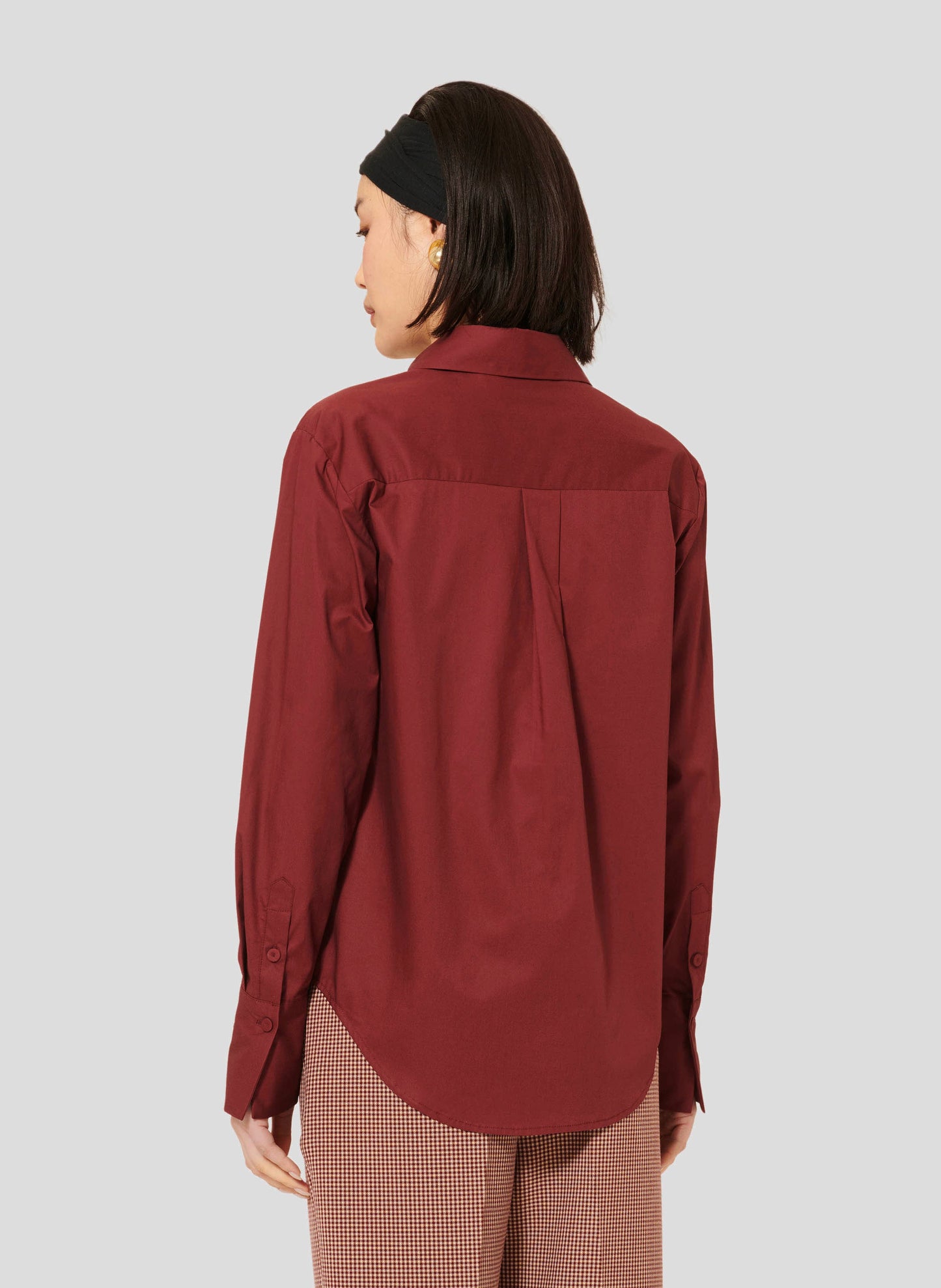 Versatile Burgundy Shirt with Straight Cut and Subtle Tara Jarmon Branding.