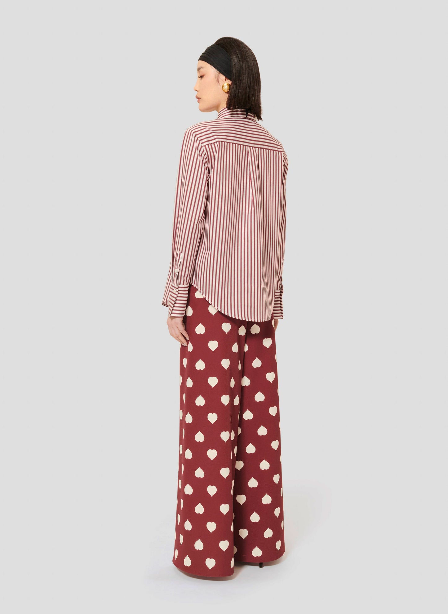 Versatile Ecru Shirt with Burgundy Stripes, Straight Cut, and Subtle Tara Jarmon Branding.