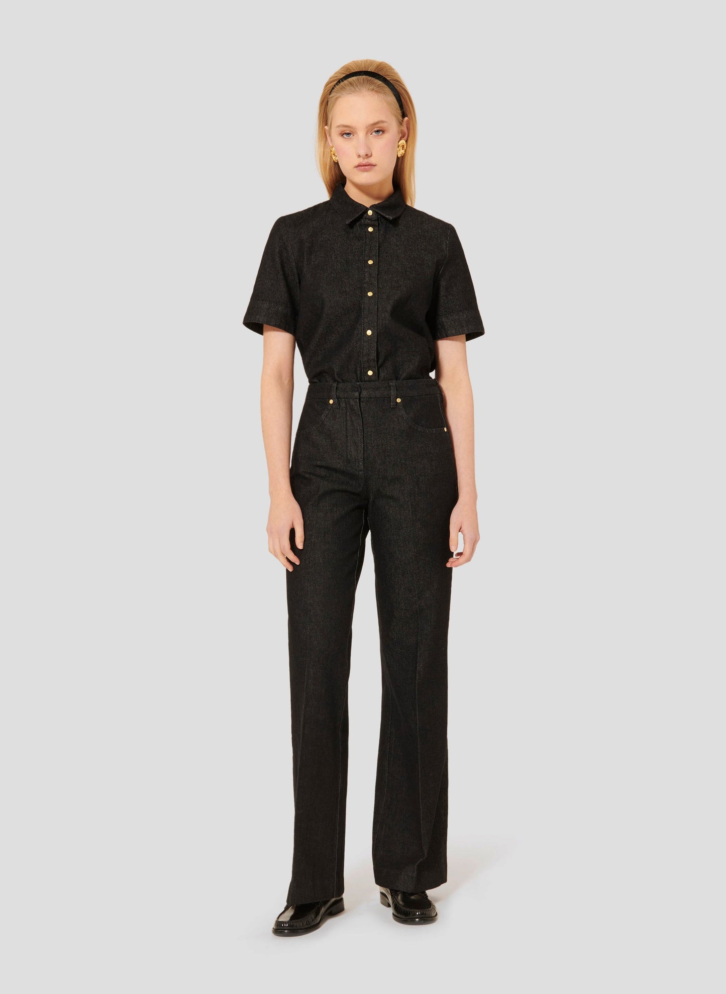 Tara Jarmon model wearing black denim jeans