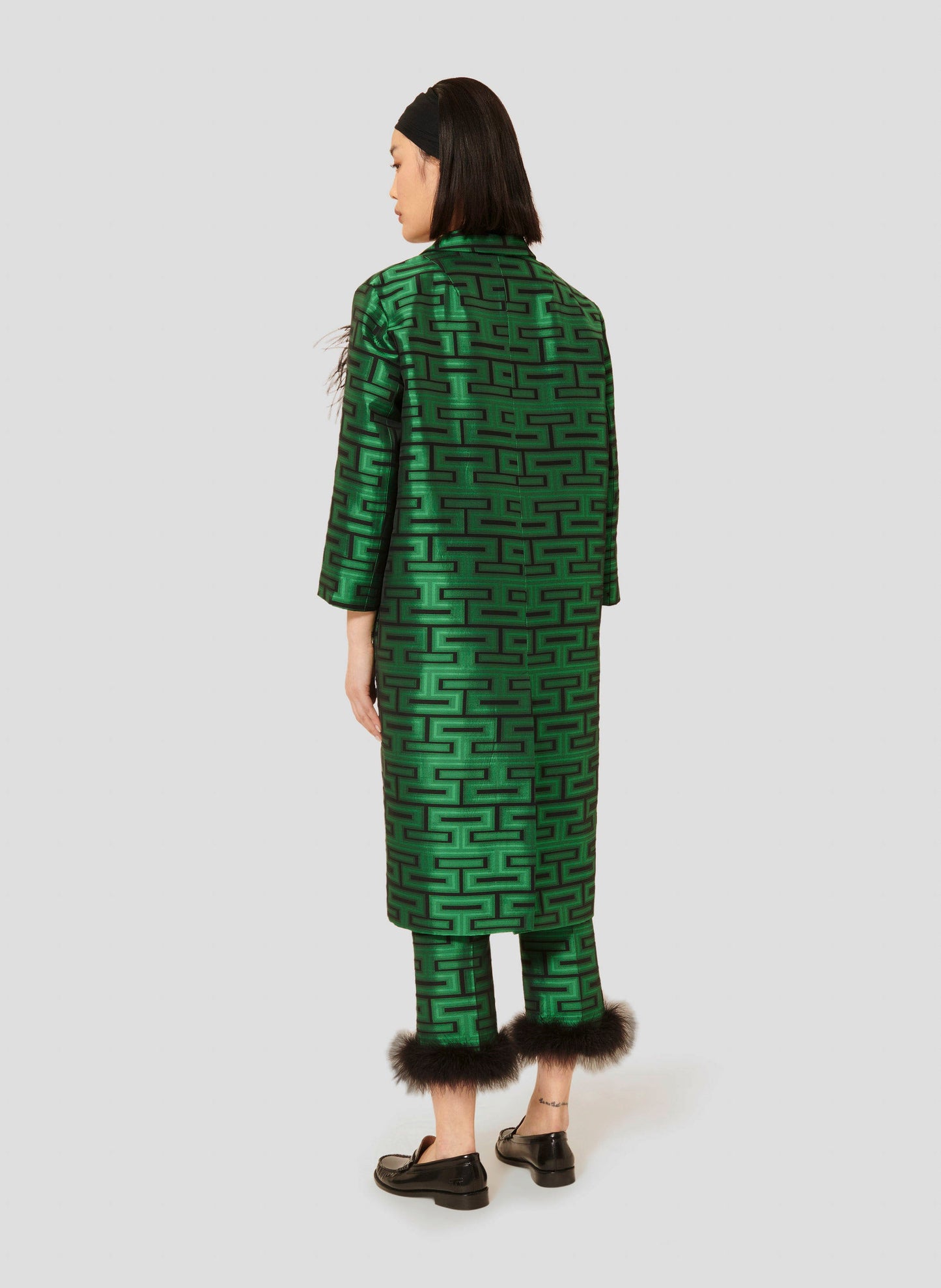 Versatile Green Coat with Graphic Print and Concealed Fastening.