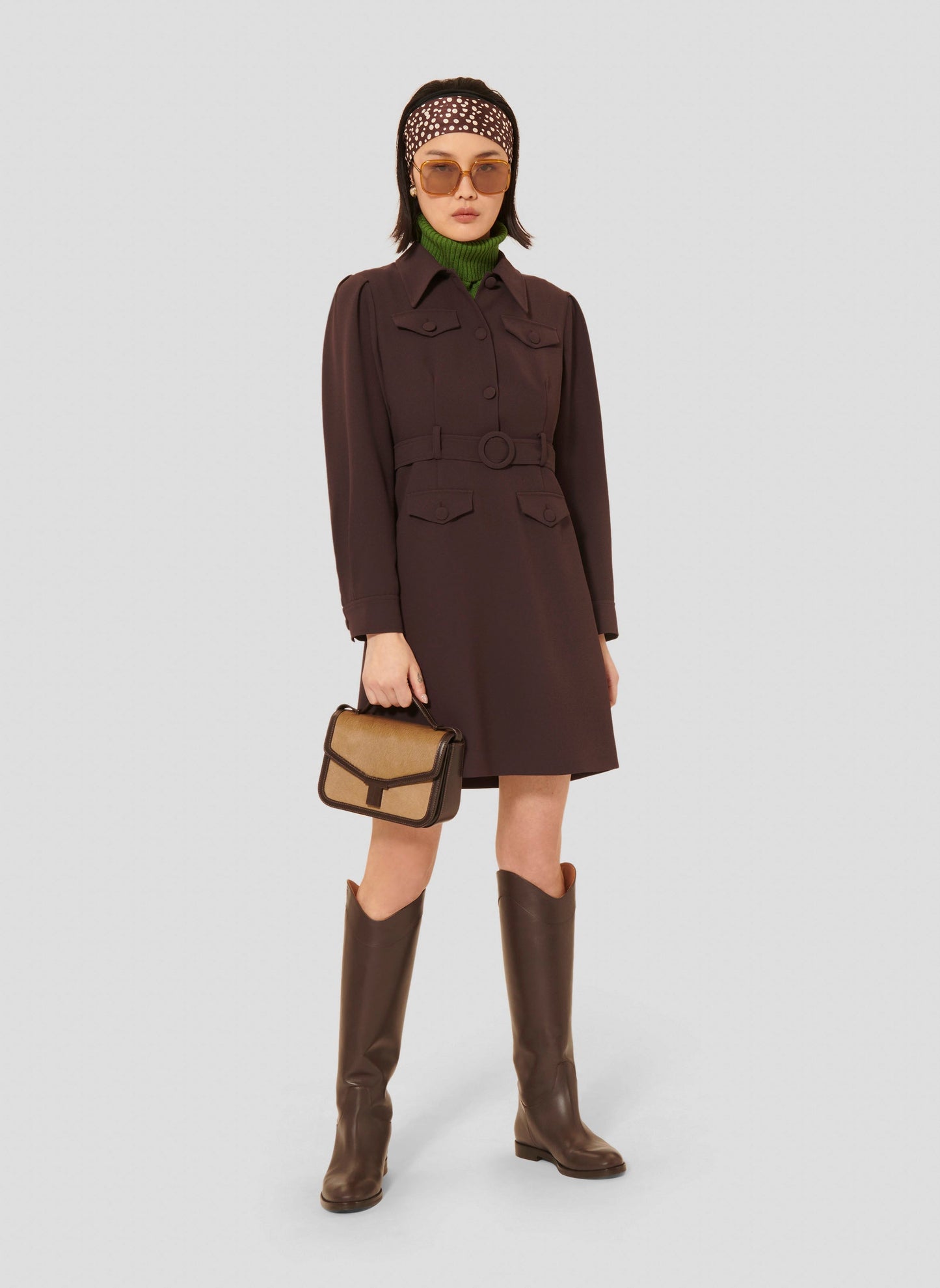 Green short dress with adjustable belt.