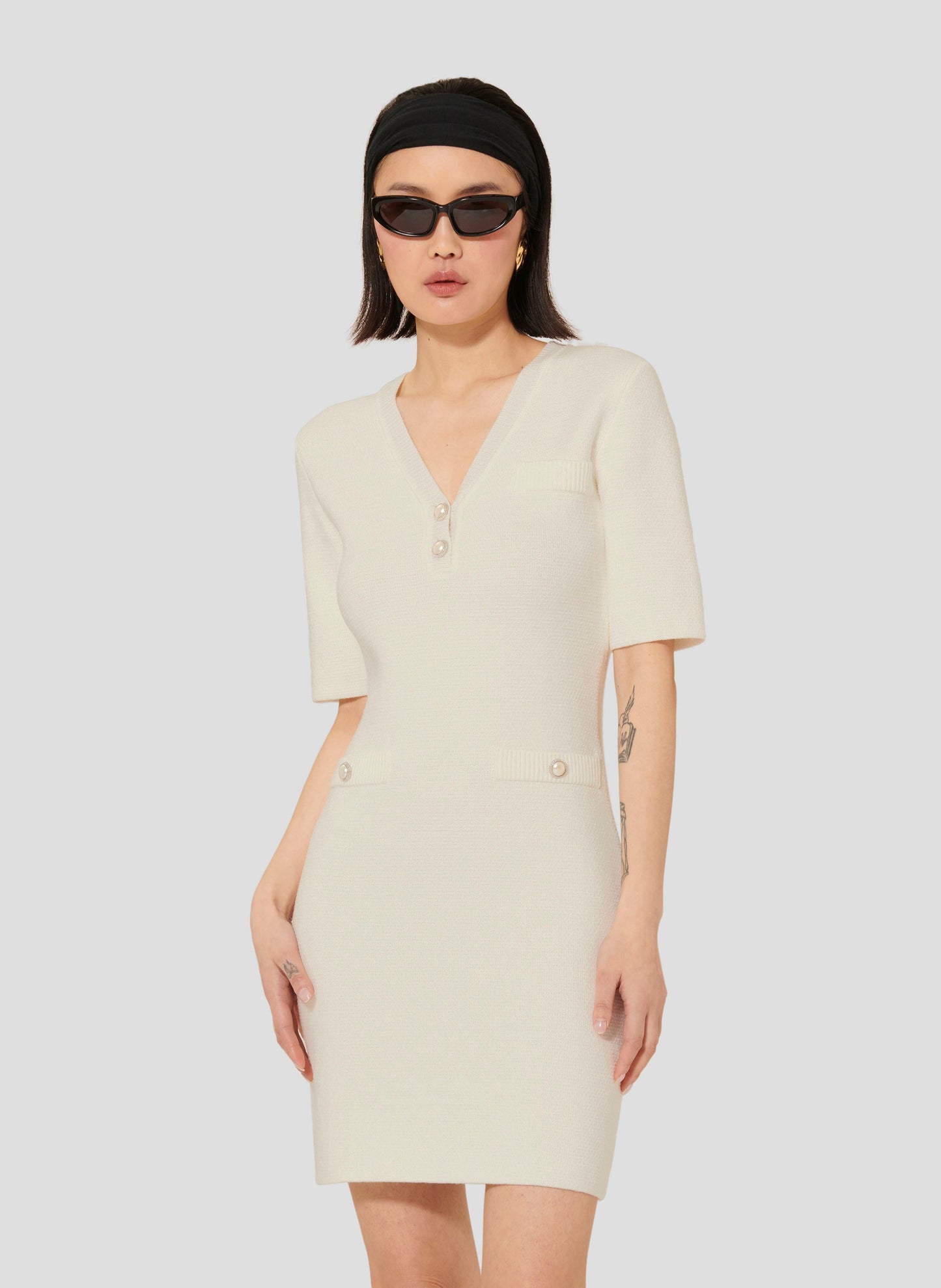 Short ecru dress with V neckline and 3/4-length sleeves.