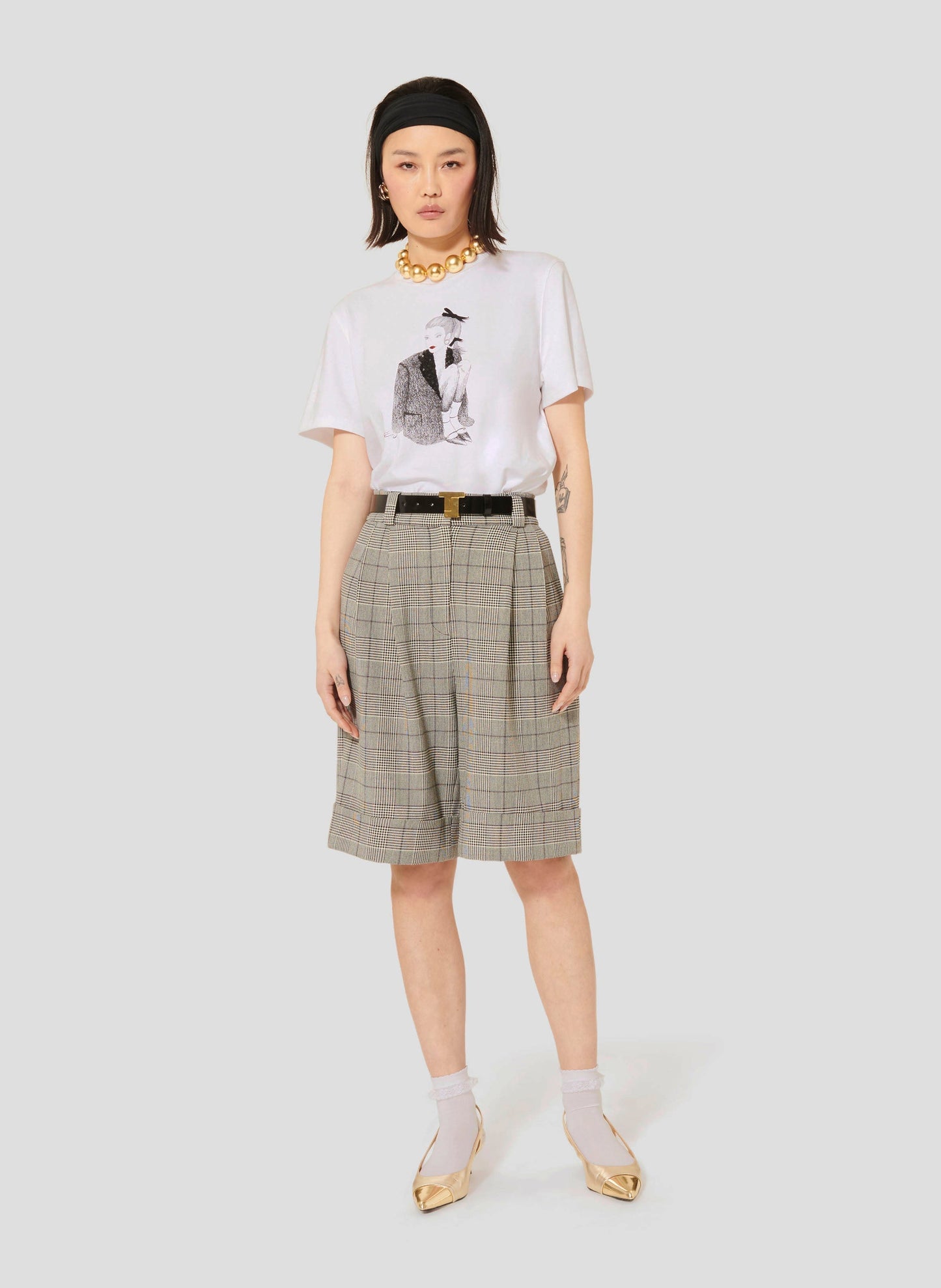 Casual short sleeves white t-shirt with straight cut and round neckline.
