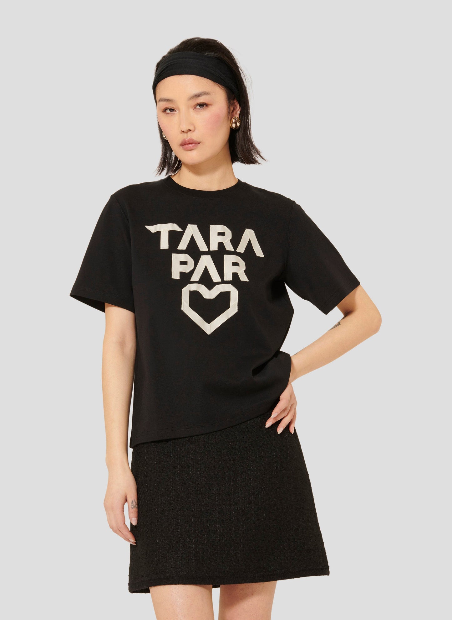 Model wearing Tara Jarmon Black Cotton t-shirt.