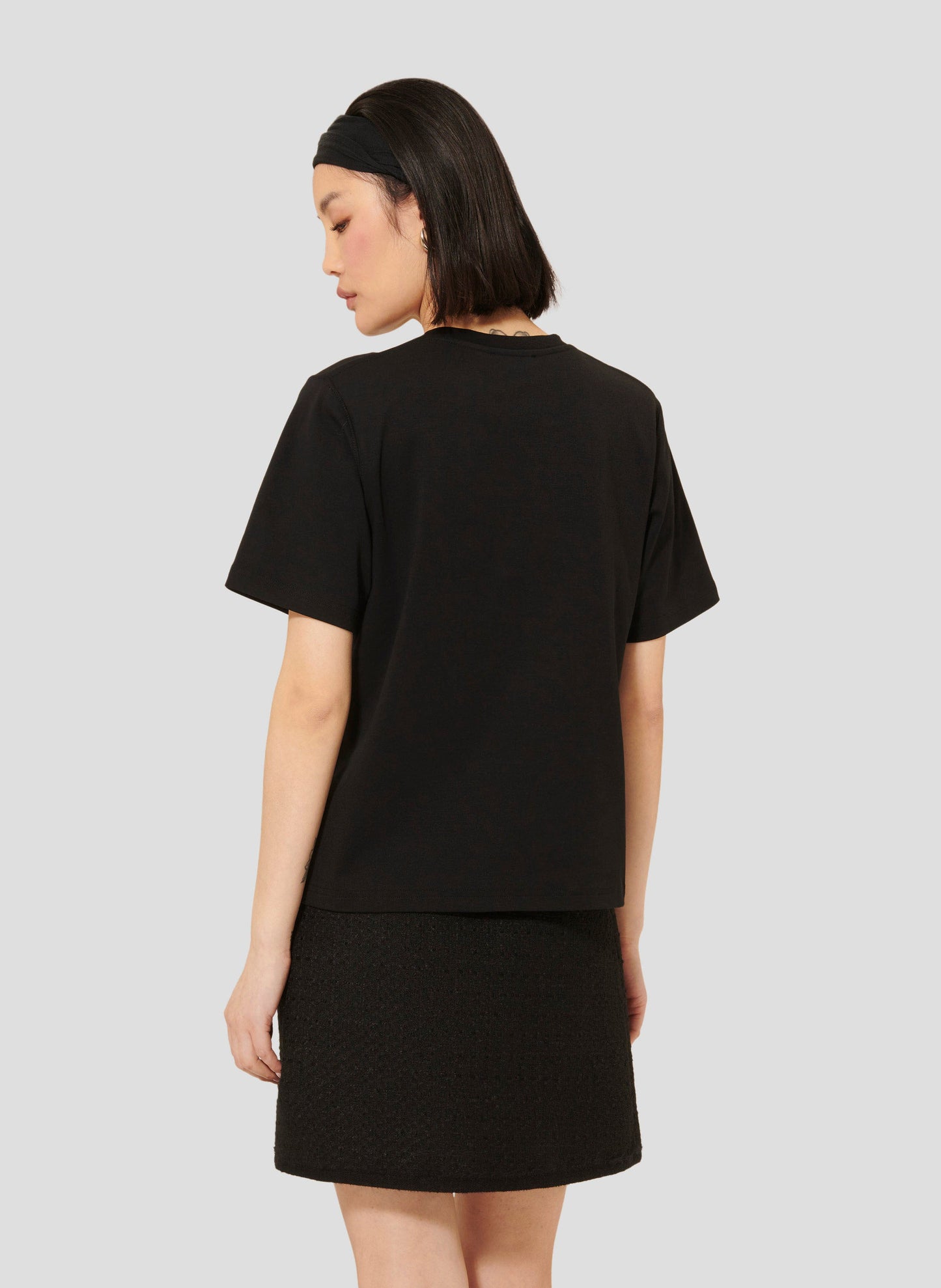 Black Cotton Short Sleeves T-shirt.