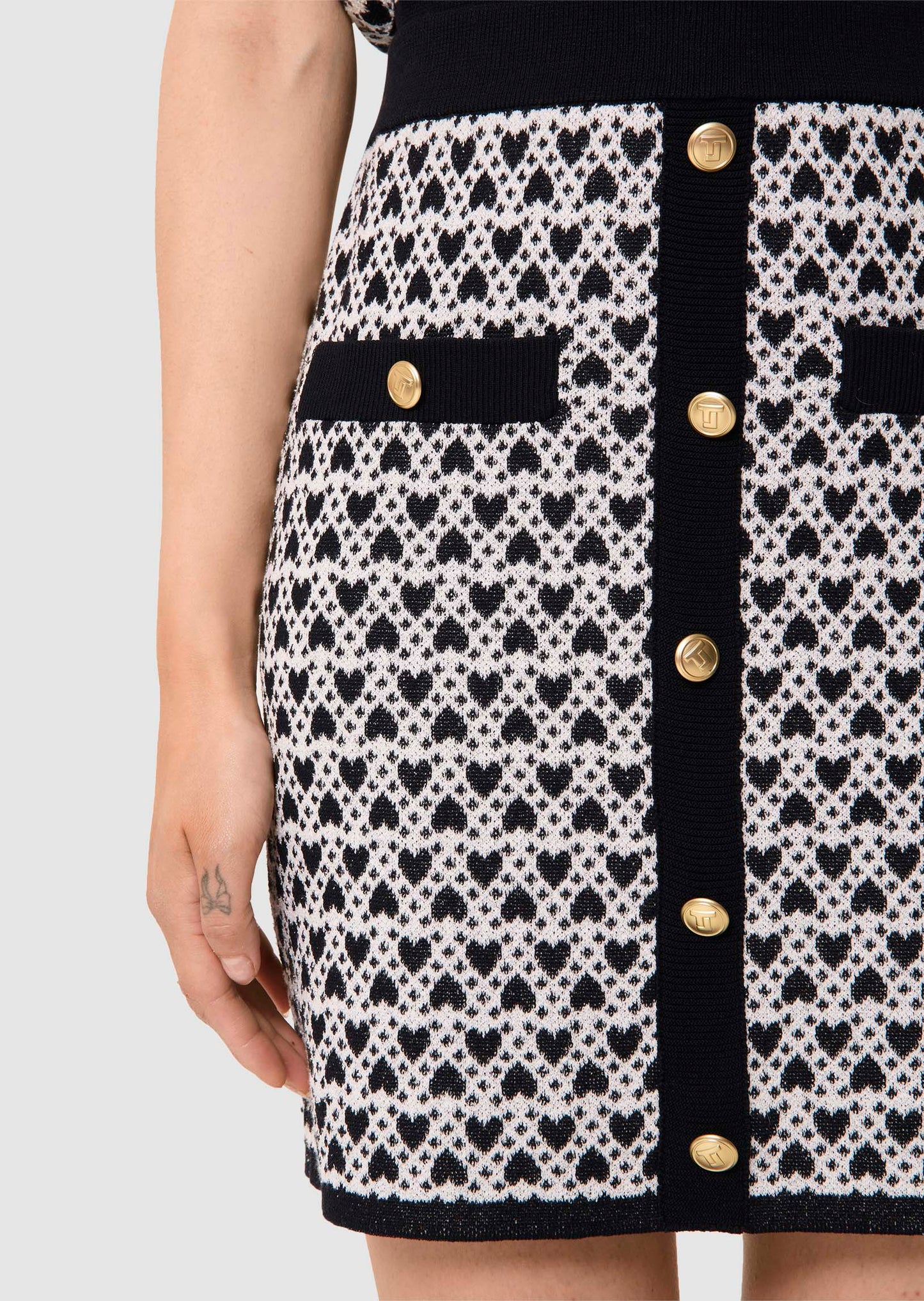 Jani ecru cotton skirt with mini heart print