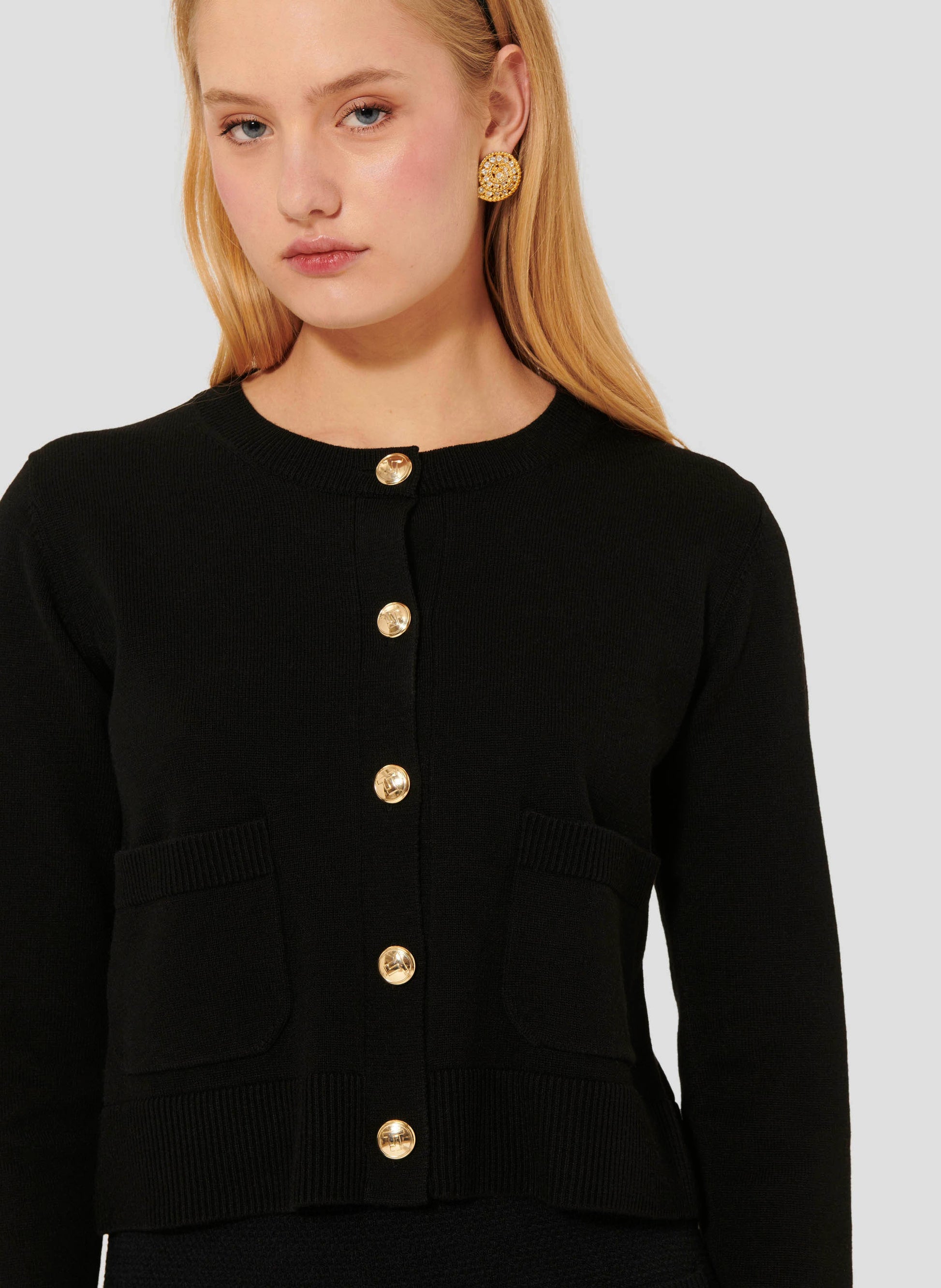 Tara Jarmon black wool, long sleeves round collar cardigan with small patch pockets on the sides