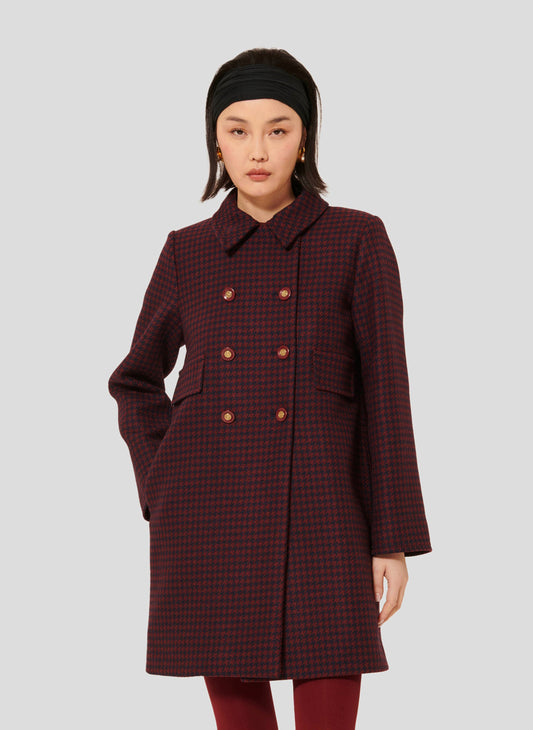 Tara Jarmon model wearing burgundy houndstooth coat.