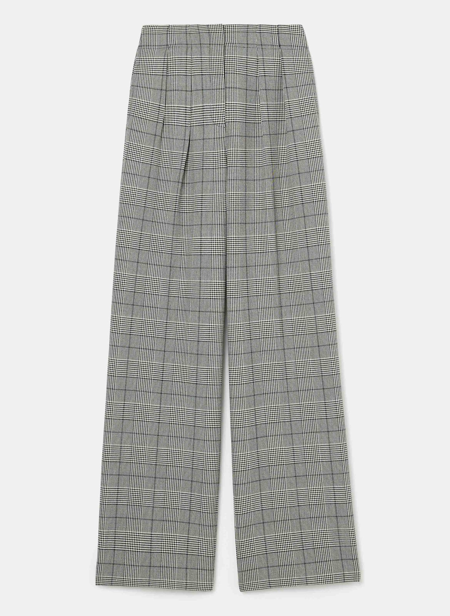 Long grey plaid pants perfect for a total casual workwear look.