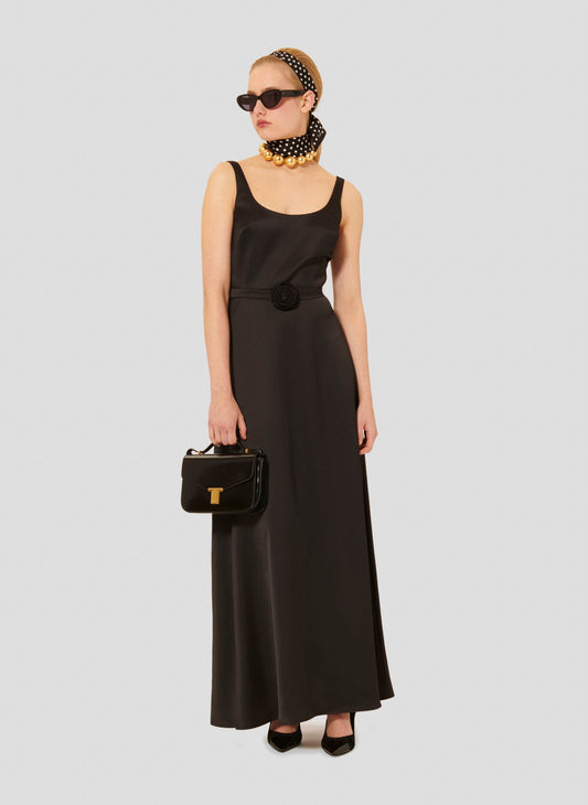 Sleeveless long satin black dress with round neckline and invisible zip.