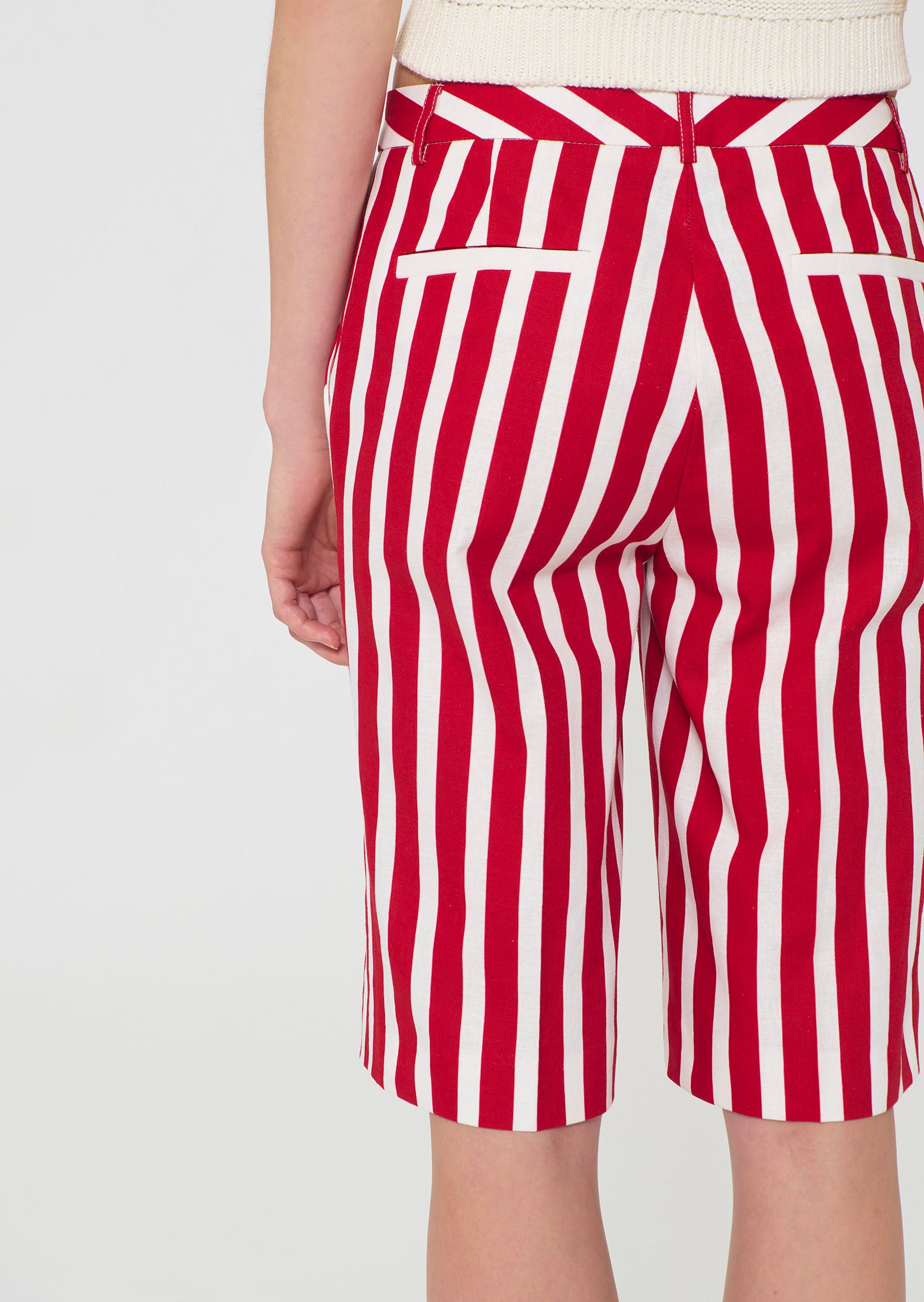 shorts in red striped linen and cotton
