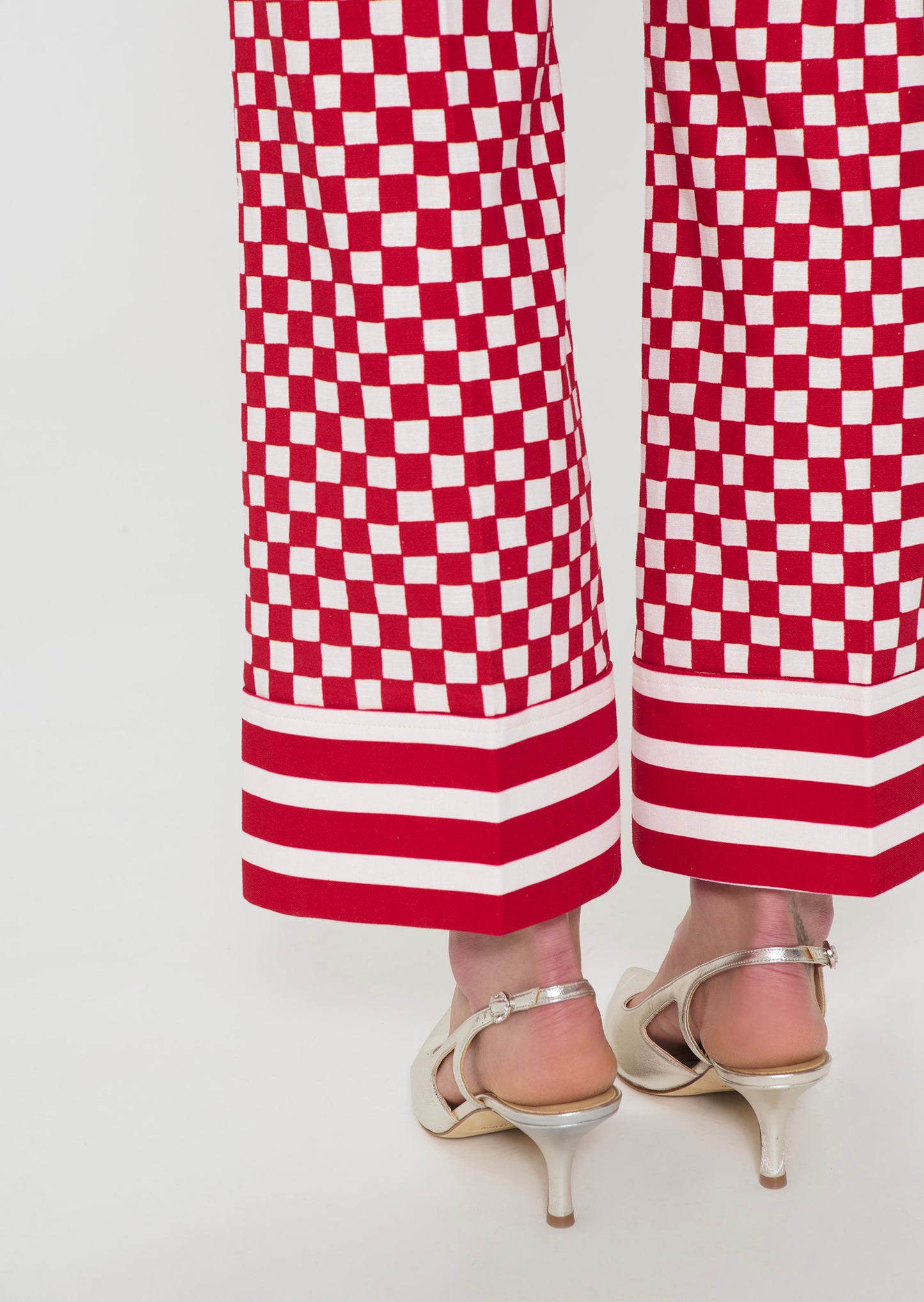 trousers in red checkered pattern linen
