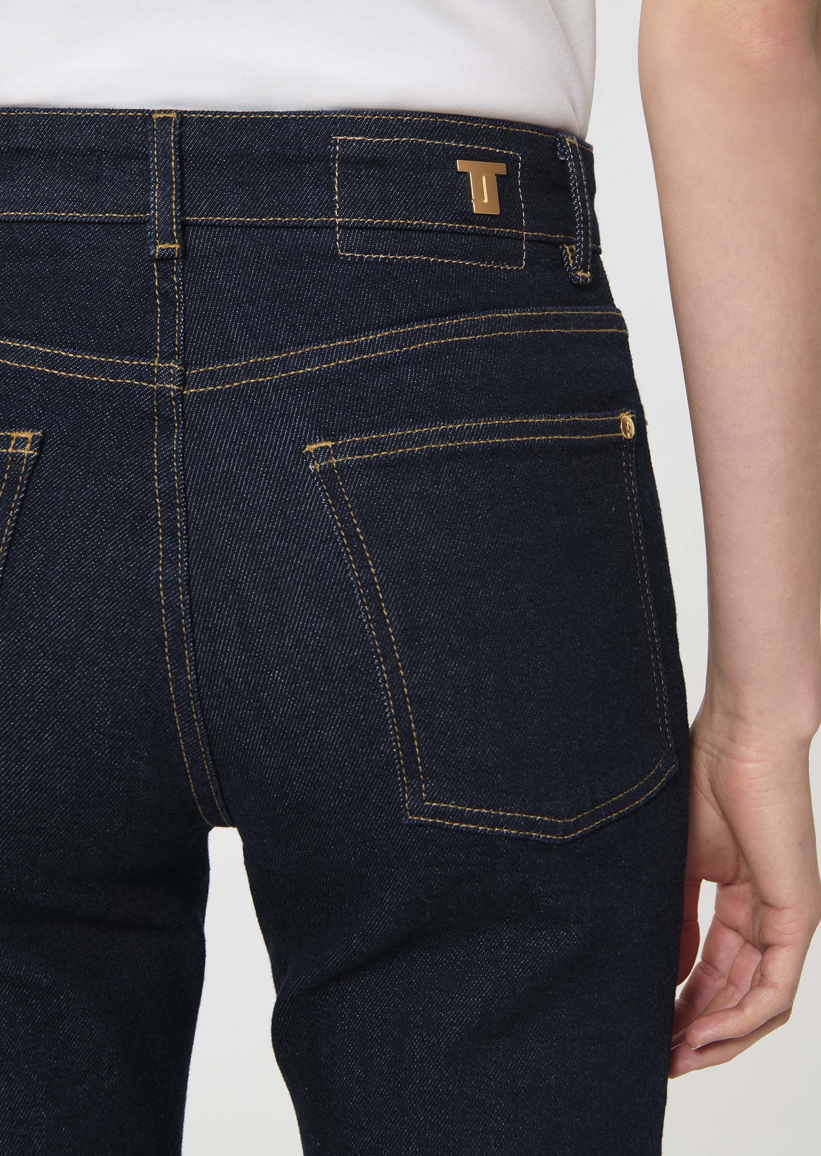 jeans in raw denim