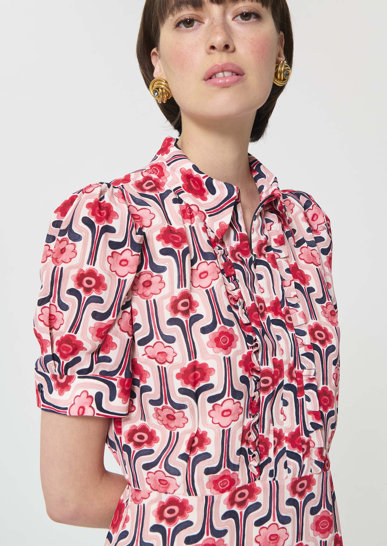 dress in pale pink retro print