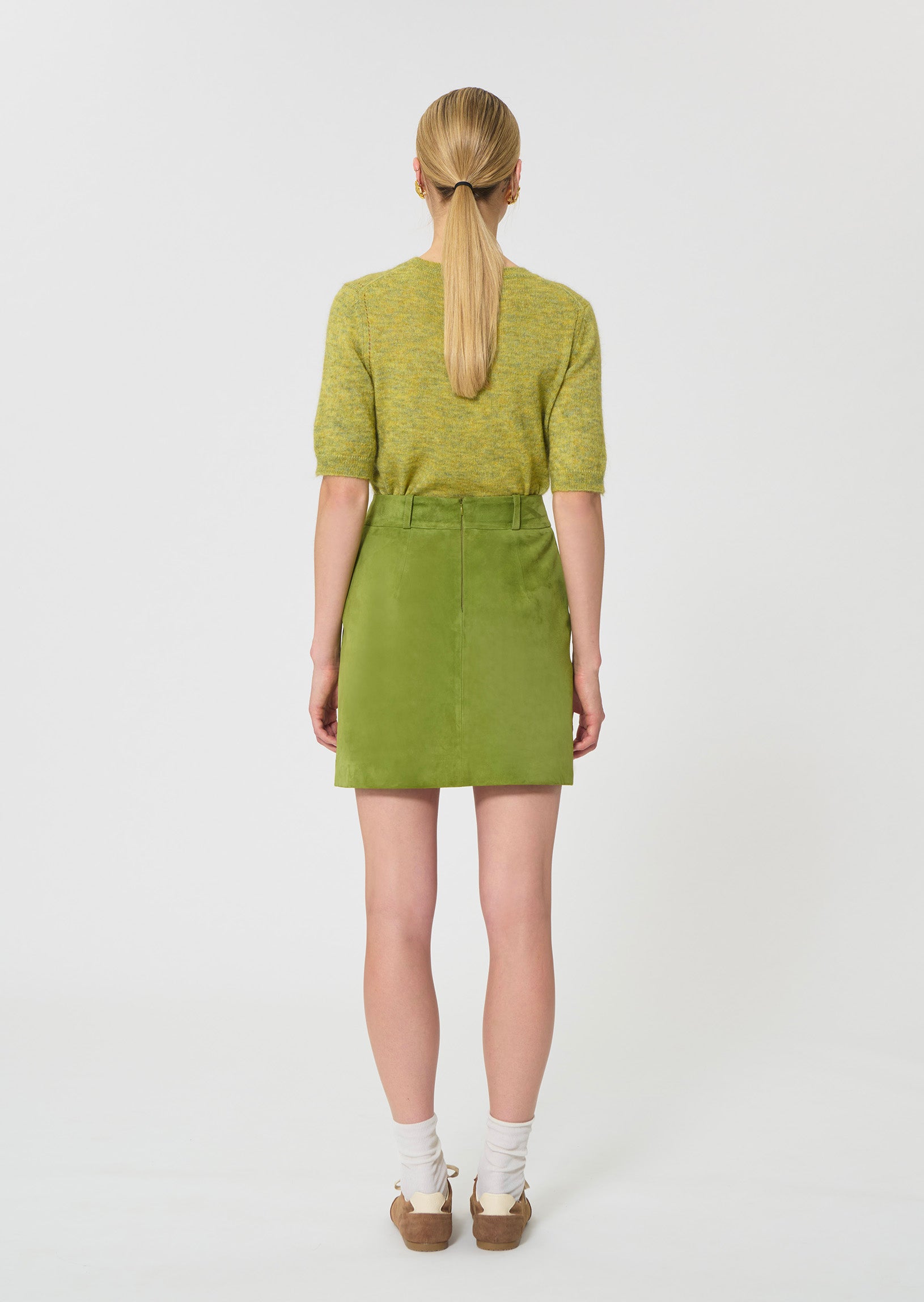 skirt in green suede