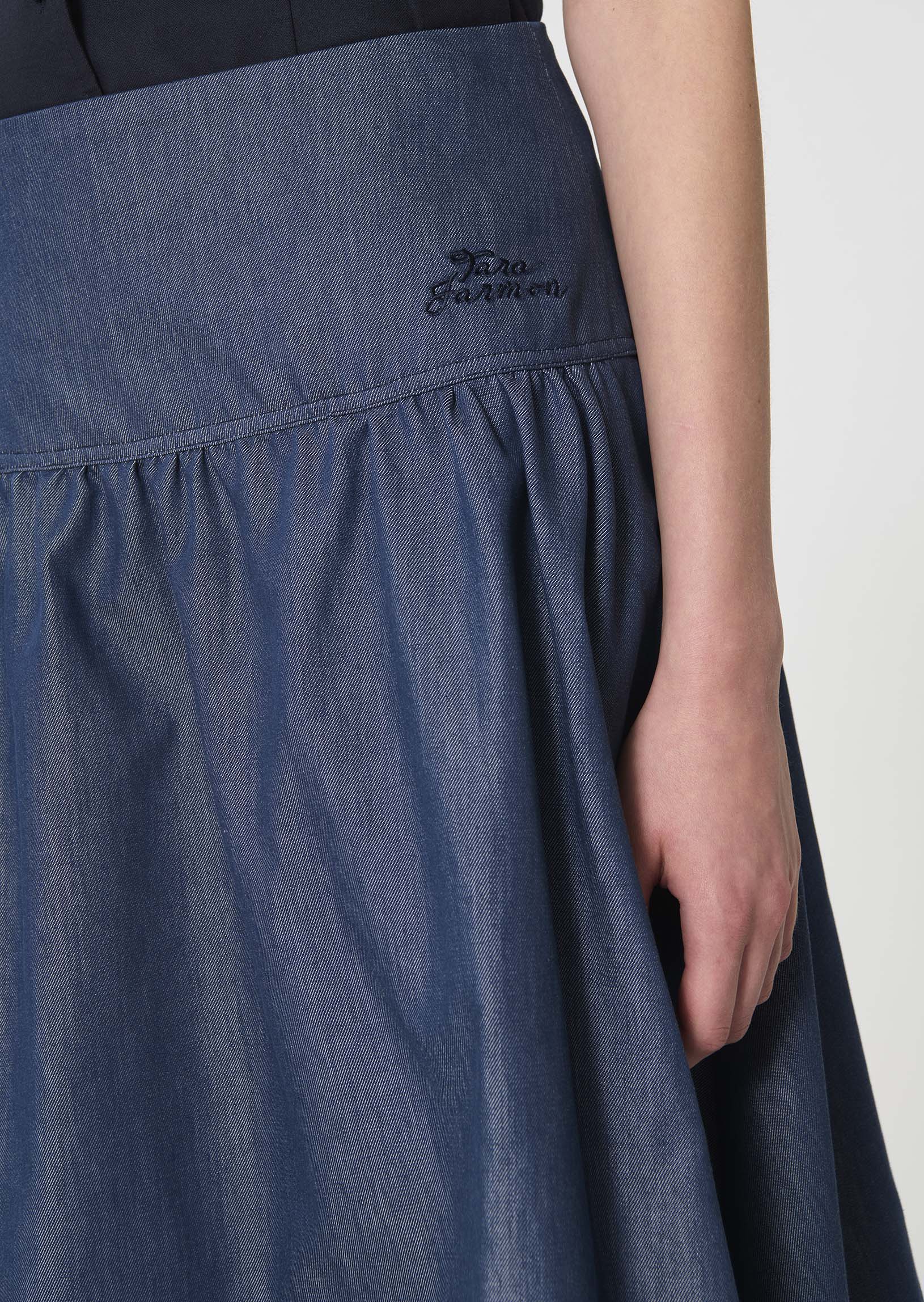 skirt in light blue denim