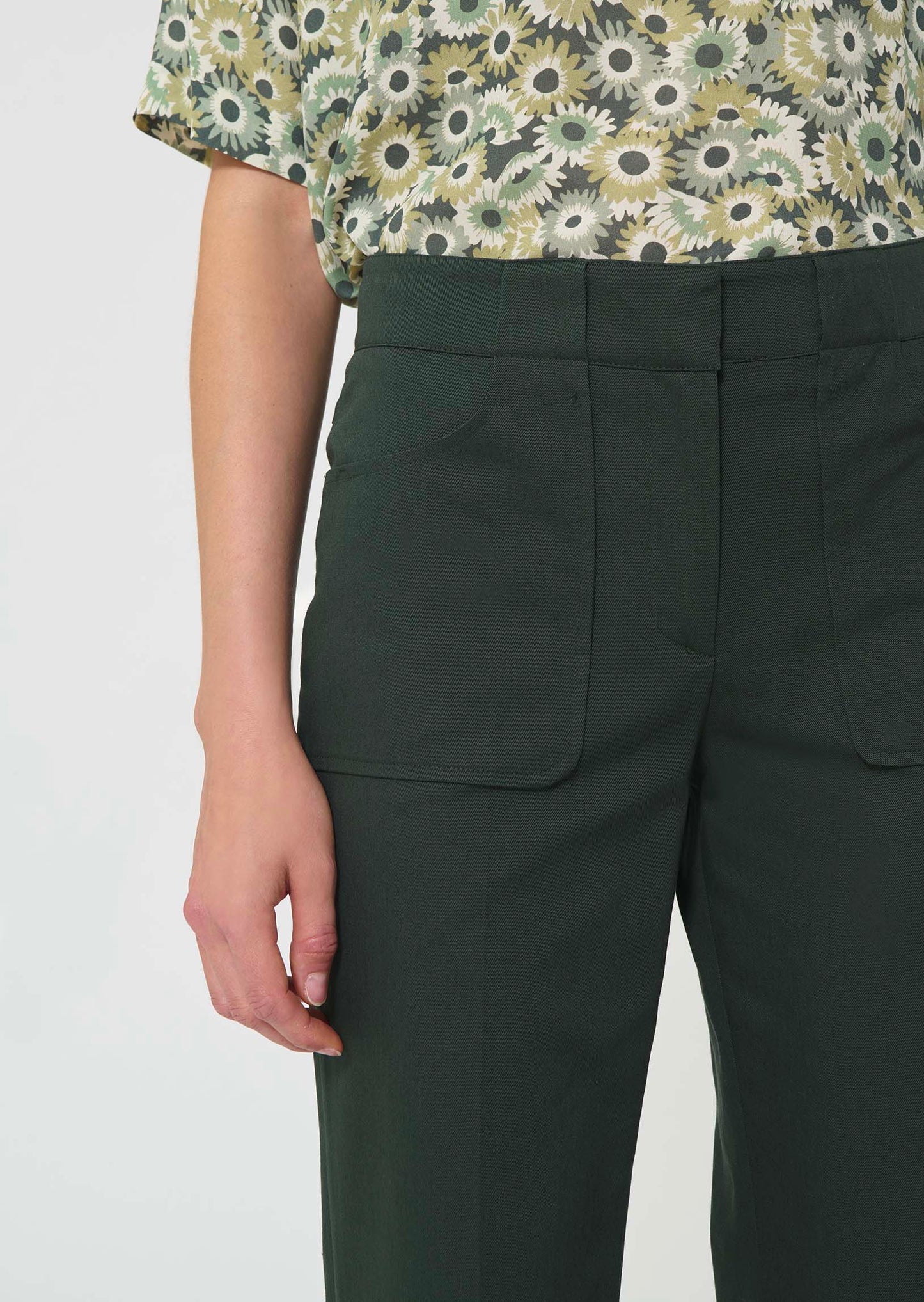 trousers in green cotton gabardine