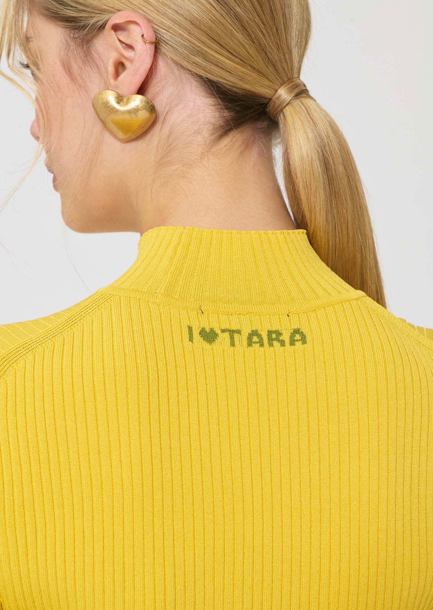 sweater in yellow ribbed knit