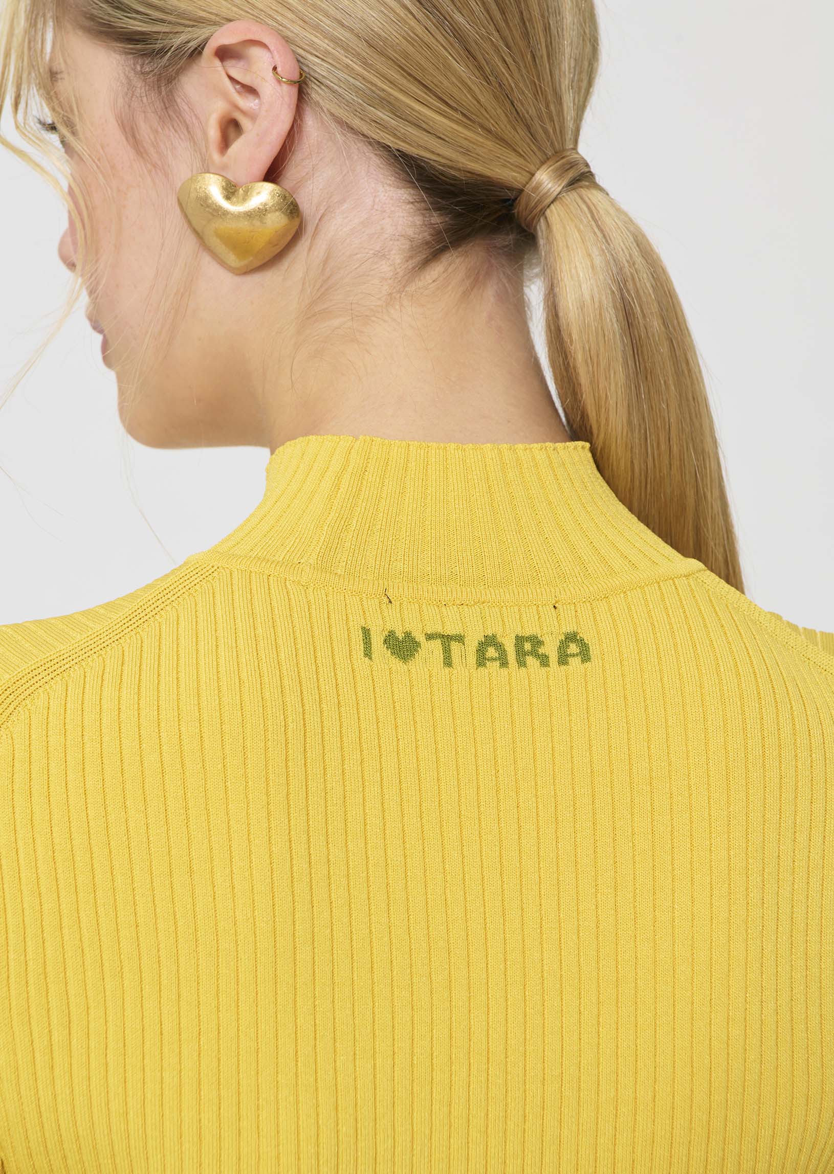 sweater in yellow ribbed knit