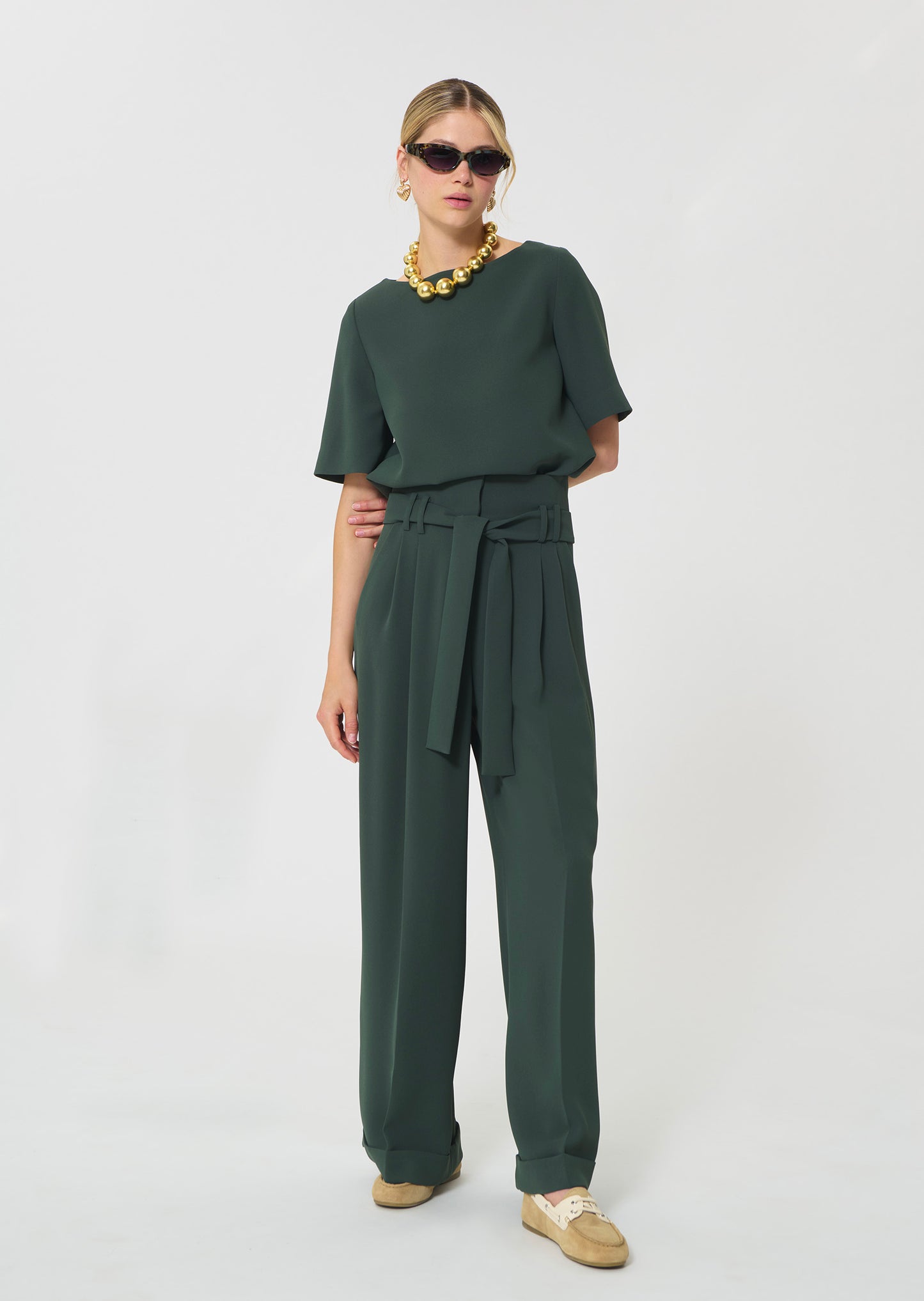 trousers in green in fluid crepe