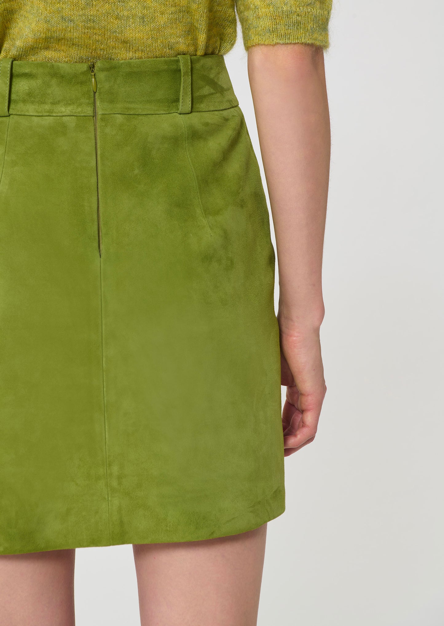 skirt in green suede