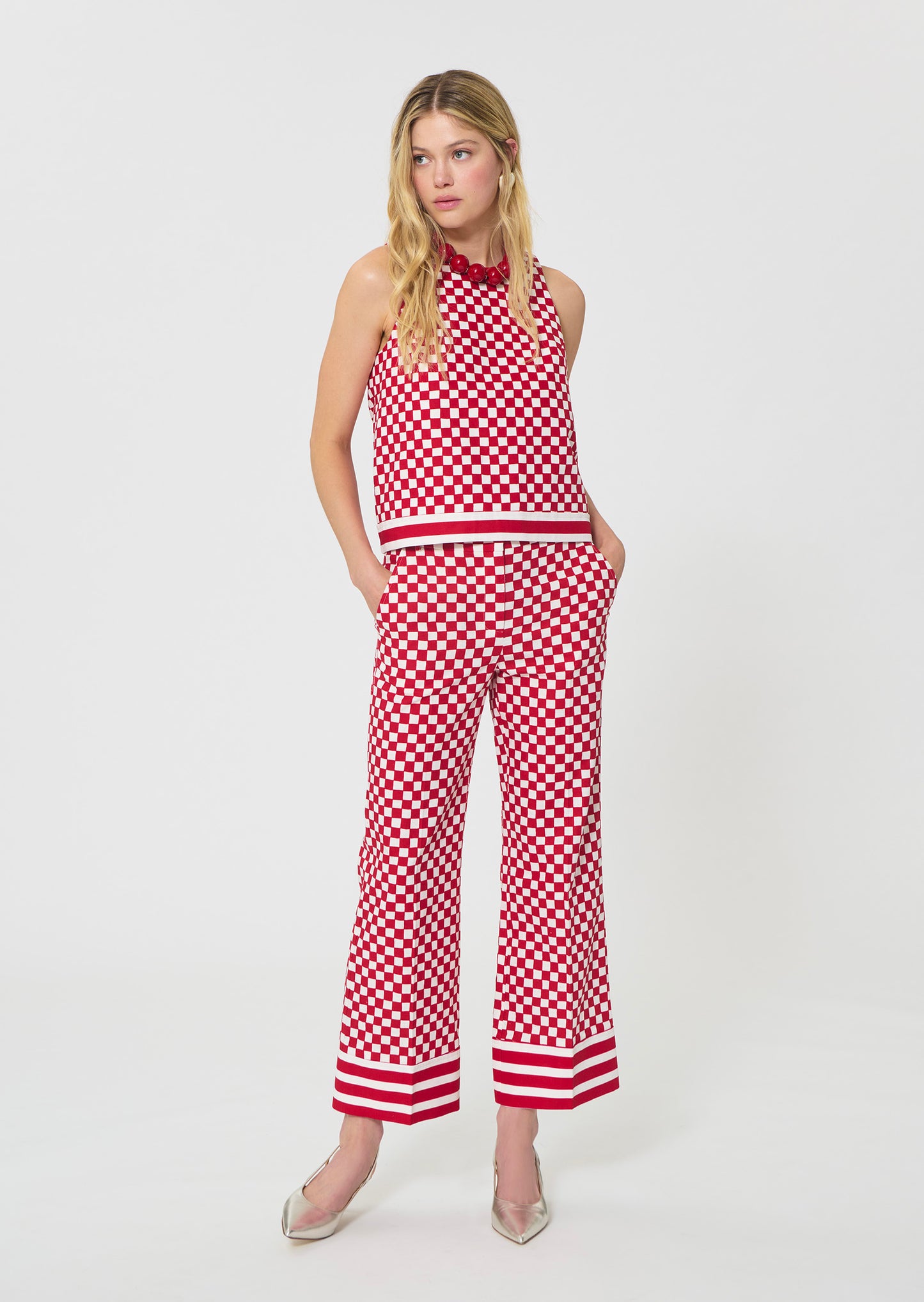 trousers in red checkered pattern linen