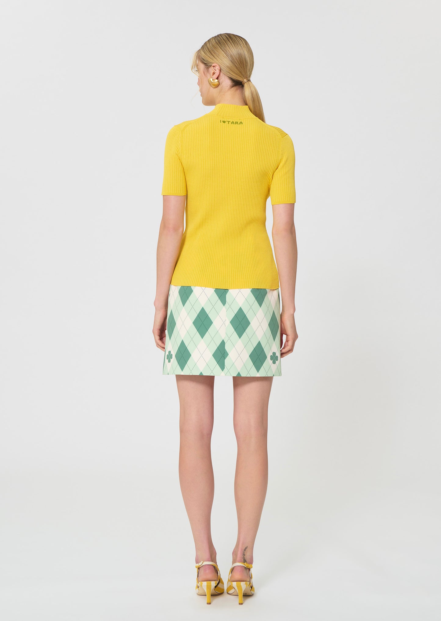 sweater in yellow ribbed knit
