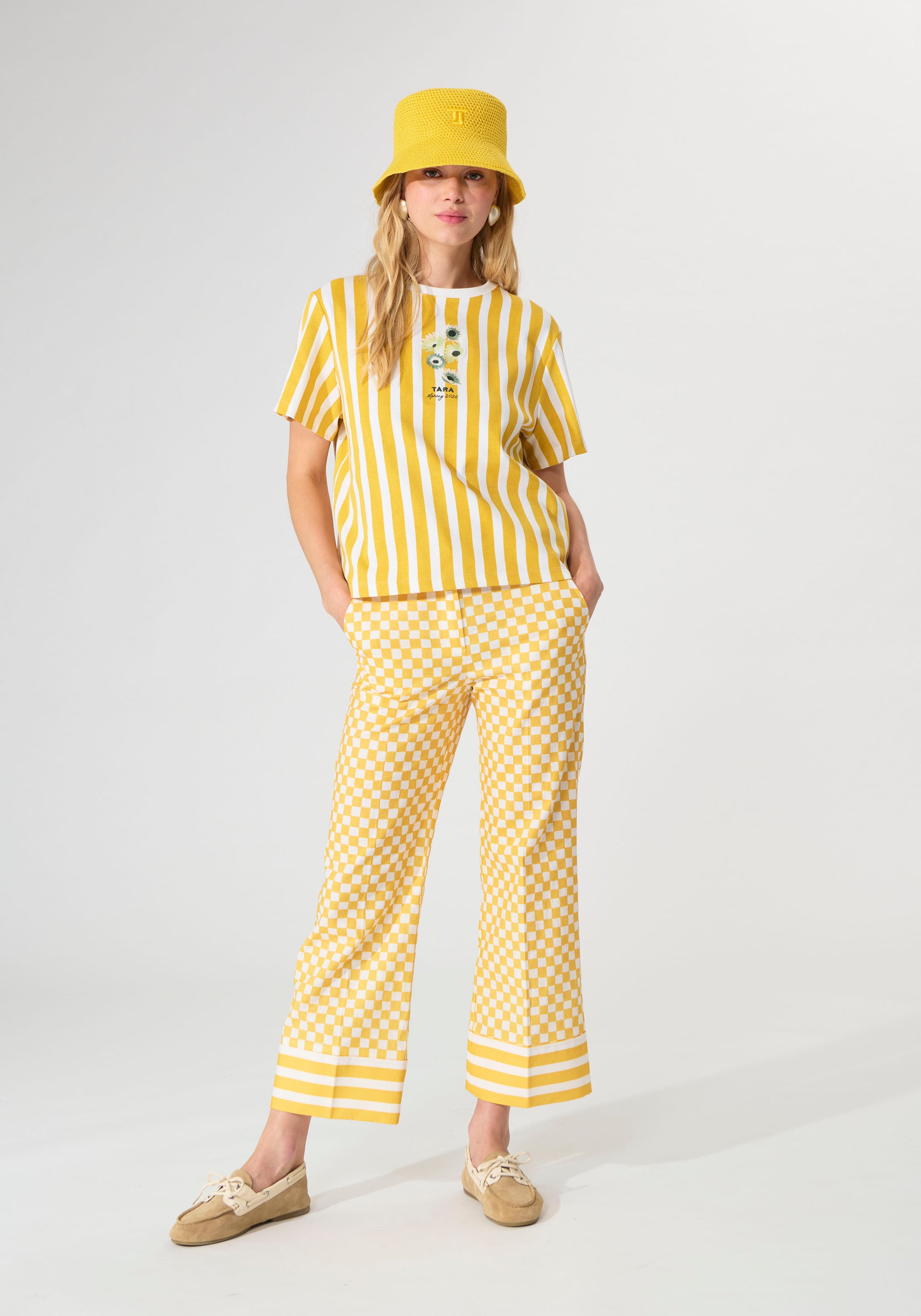 T-shirt in yellow with jersey stripes
